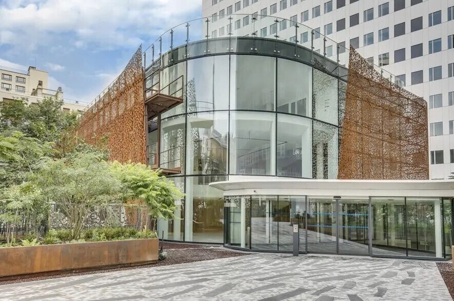 10 Boulevard De Grenelle, Paris for lease - Building Photo - Image 2 of 8