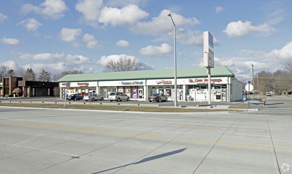 26517-26527 Little Mack Ave, Saint Clair Shores, MI à louer - Photo du bâtiment - Image 2 de 2