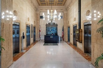 25 SE 2nd Ave, Miami, FL for lease Interior Photo- Image 2 of 12