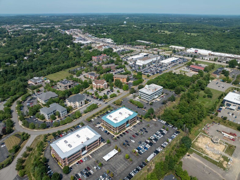 8000 Brooktree Rd, Wexford, PA à louer - Photo du bâtiment - Image 3 de 8
