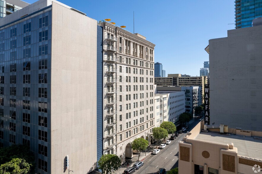 810 S Flower St, Los Angeles, CA à louer - Photo du bâtiment - Image 2 de 2