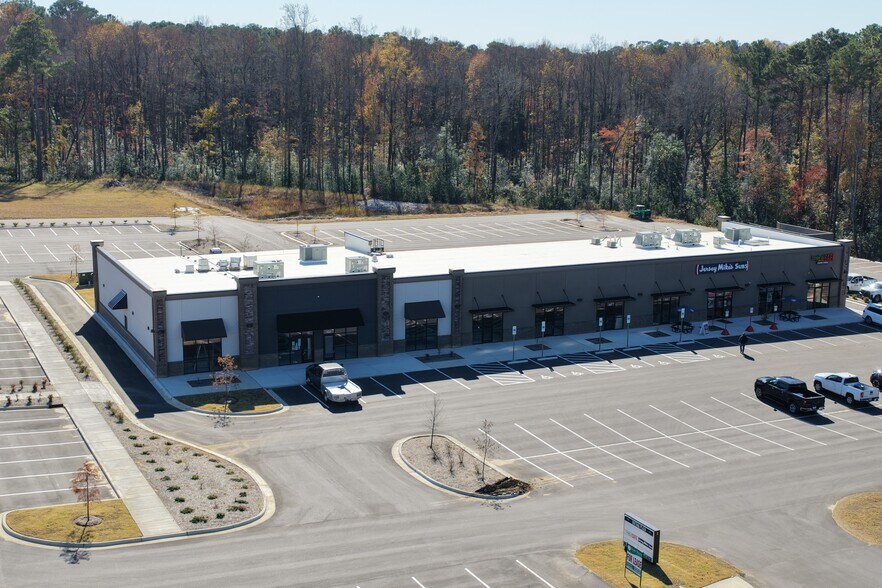 5533 Corporation Drive, Hope Mills, NC à louer - Photo du bâtiment - Image 2 de 14