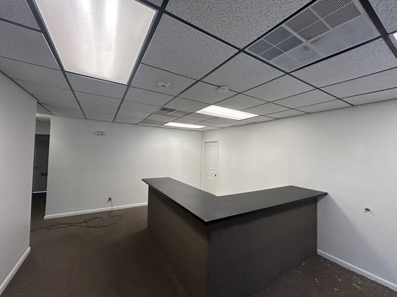 12445 N 62nd St, Largo, FL for lease - Building Photo - Image 3 of 3