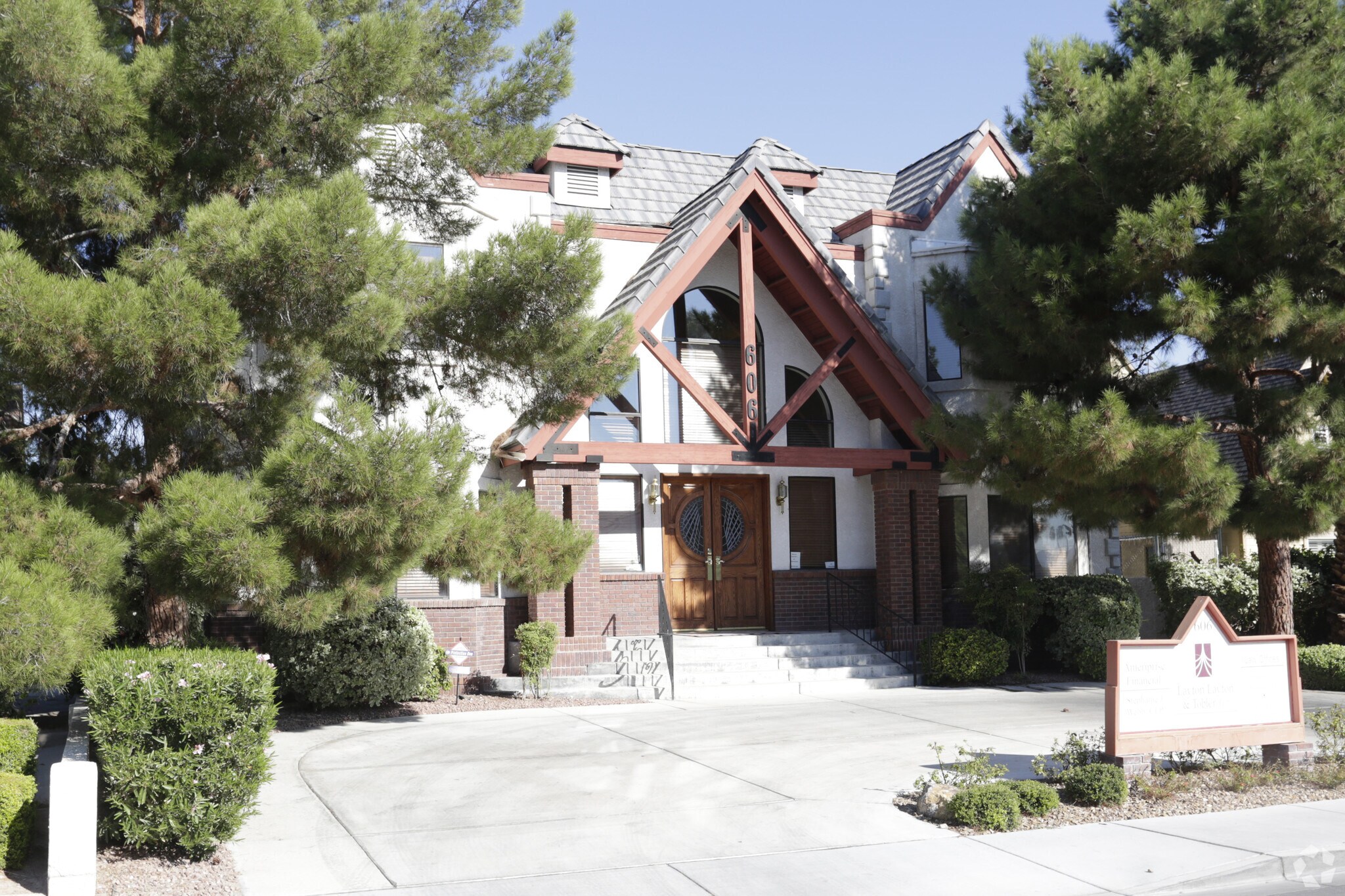 606 S 9th St, Las Vegas, NV à vendre Photo du bâtiment- Image 1 de 24