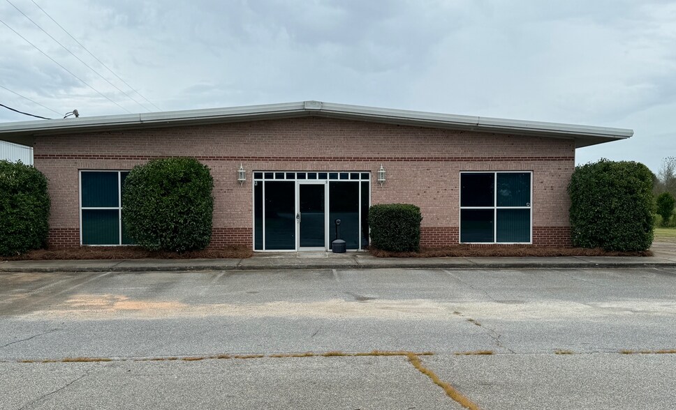 103 Industrial Park Dr, Perry, GA à louer - Photo du bâtiment - Image 1 de 26