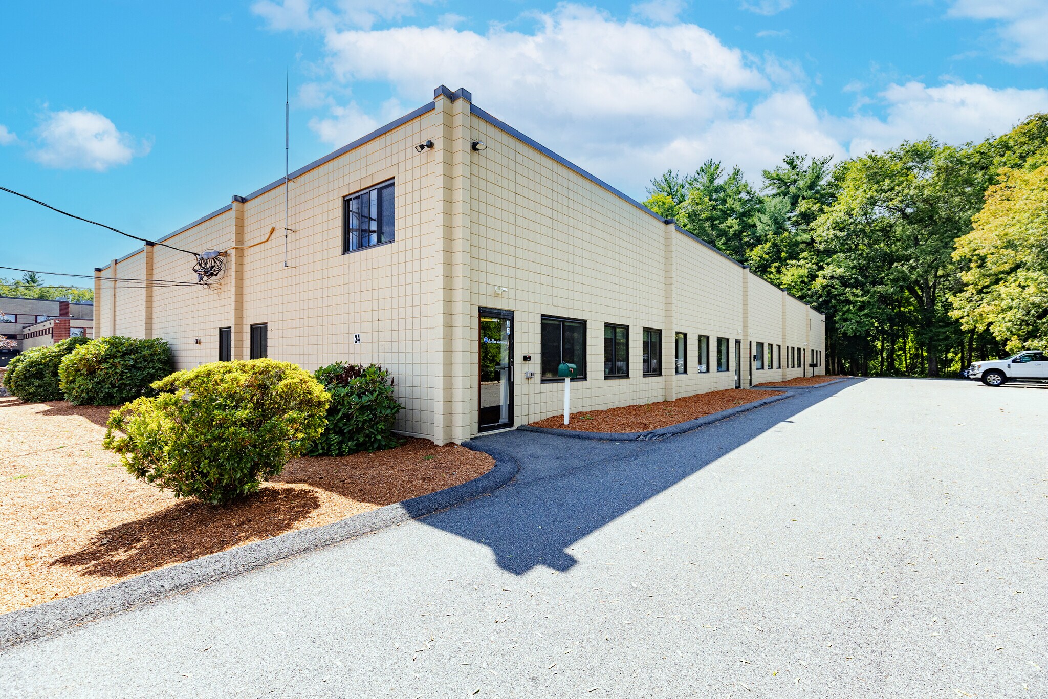 24 Keewaydin Dr, Salem, NH à louer Photo principale- Image 1 de 15