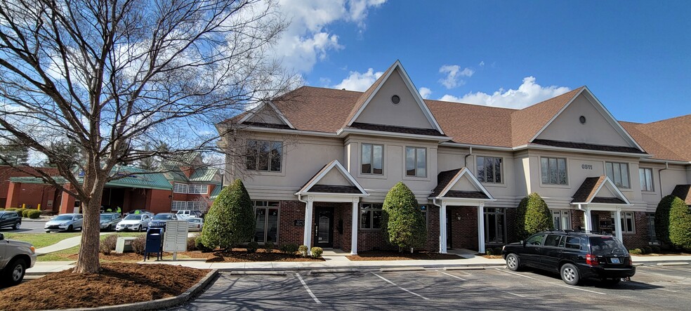 6511 Glenridge Park Pl, Louisville, KY à louer - Photo du bâtiment - Image 2 de 3