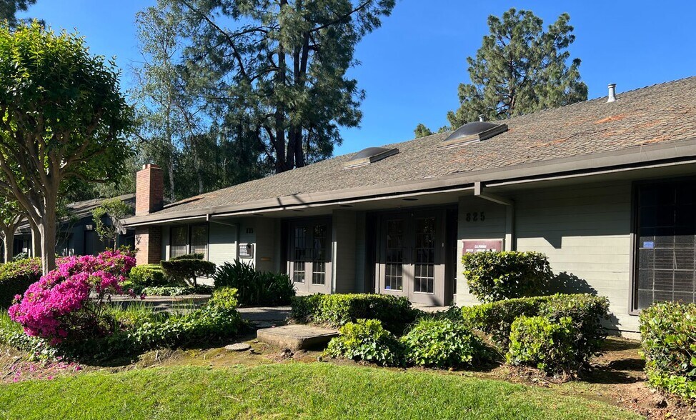 825 University Ave, Sacramento, CA for lease - Building Photo - Image 2 of 3