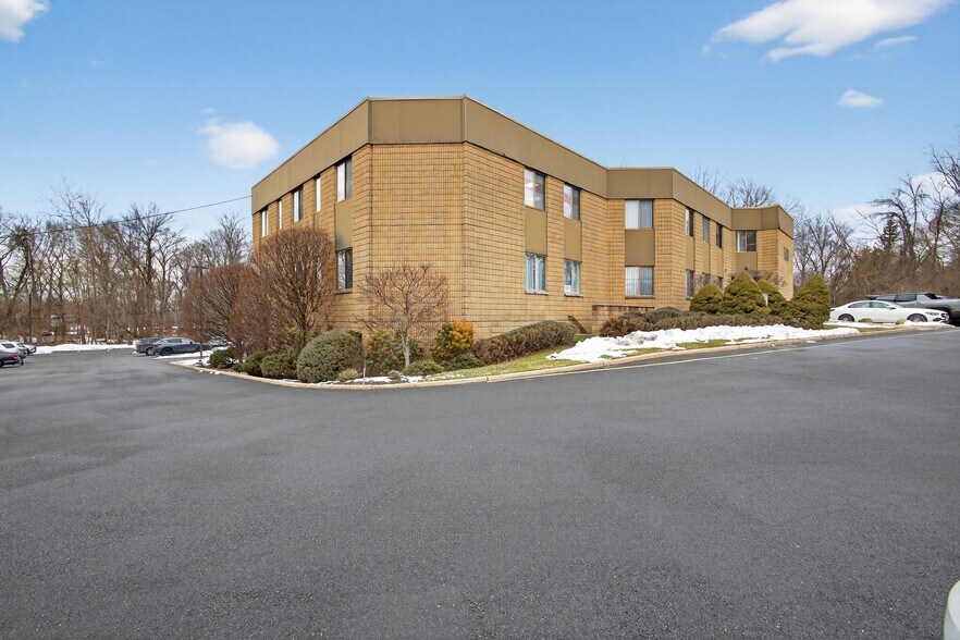500 Piermont Rd, Closter, NJ à louer - Photo du bâtiment - Image 3 de 6