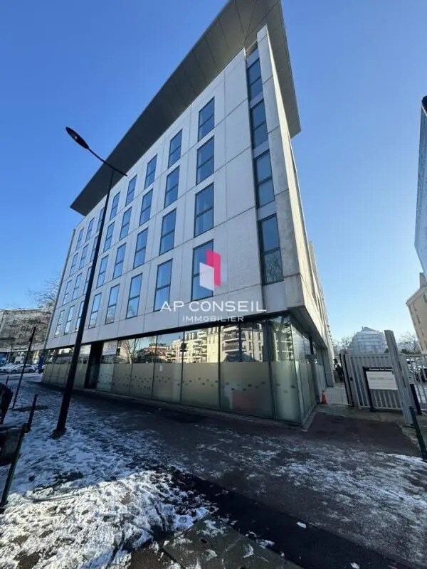 Office in Rueil-Malmaison for lease Building Photo- Image 1 of 13
