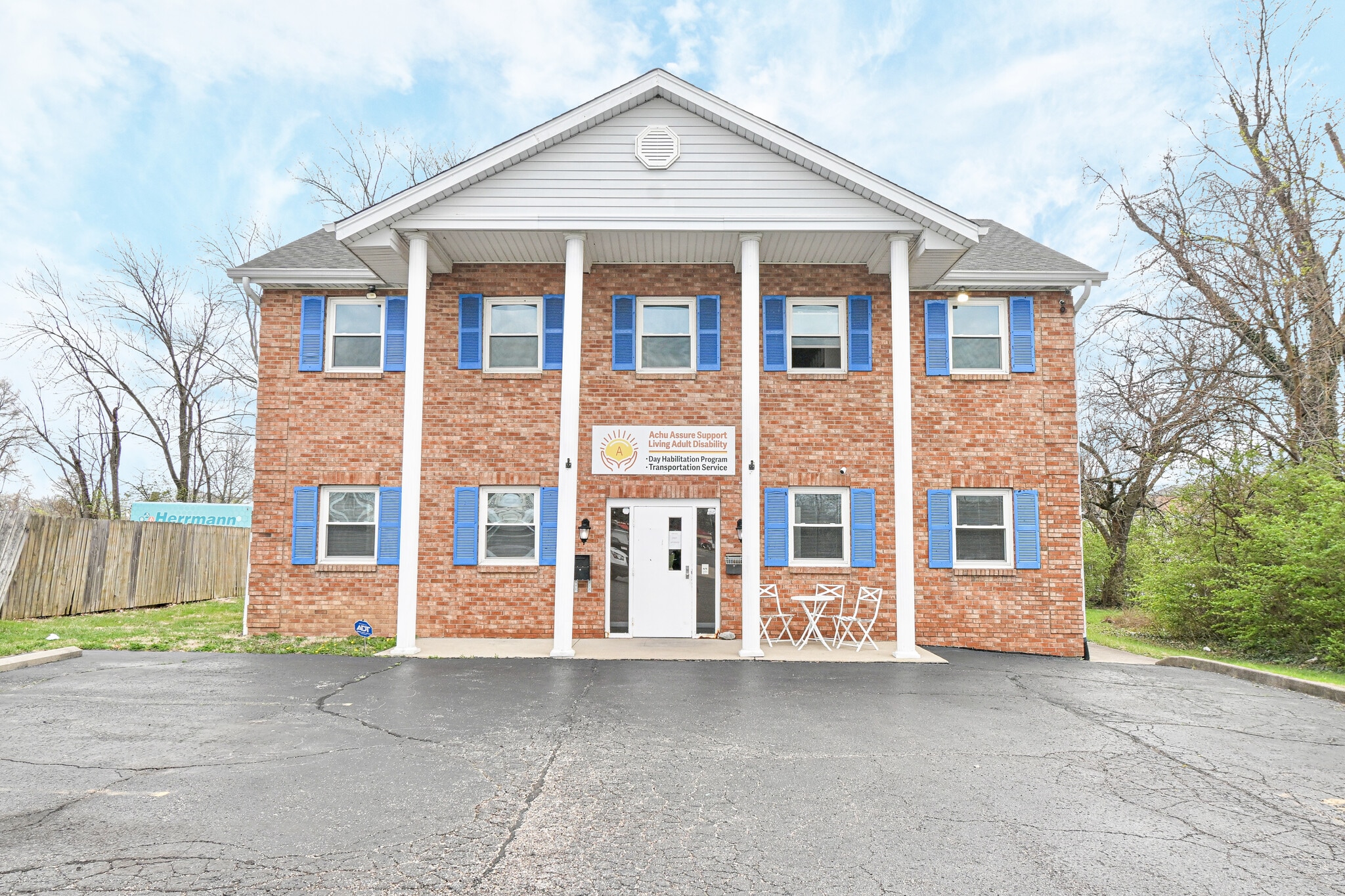 8240 Clara Ave, Cincinnati, OH à vendre Photo principale- Image 1 de 54