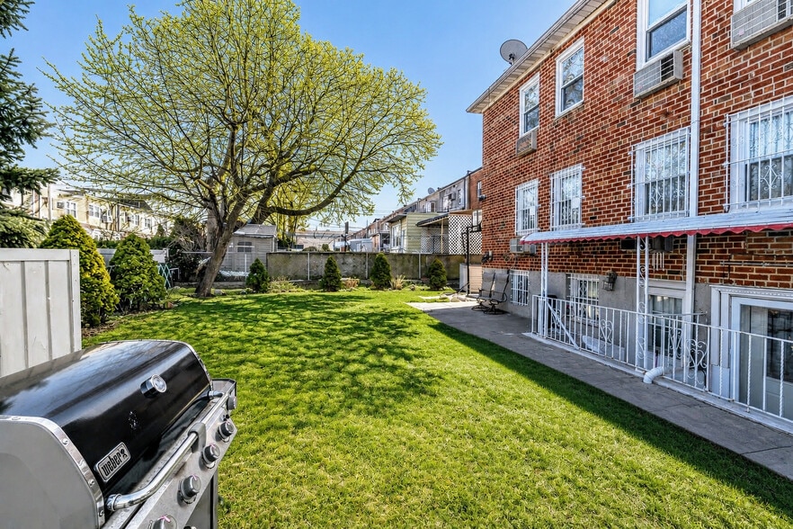 4219 195th St, Flushing, NY for sale - Building Photo - Image 2 of 5