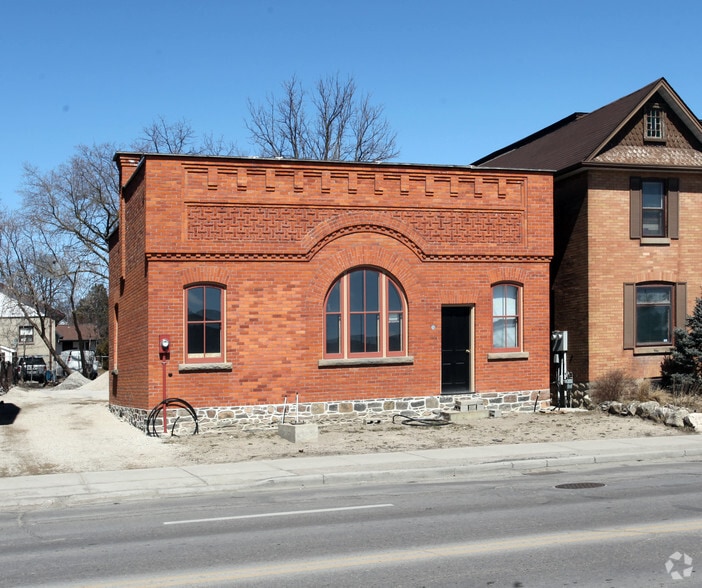 61 Holland Crt, Bradford West Gwillimbury, ON à vendre - Photo du bâtiment - Image 2 de 2