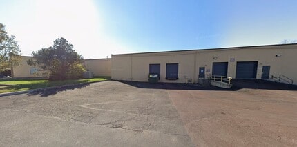 800 Town Center Dr, Langhorne, PA for lease Building Photo- Image 2 of 4