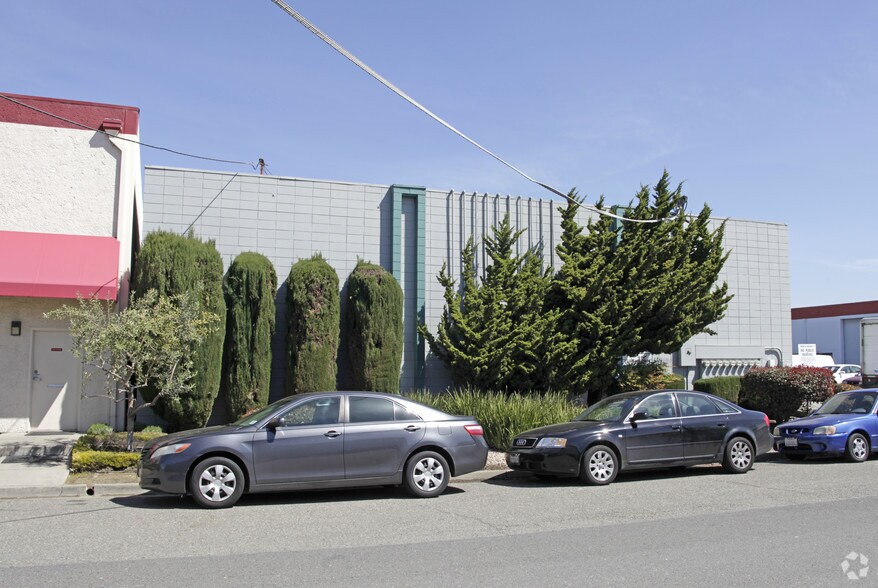 2317-2335 American Ave, Hayward, CA à louer - Photo du bâtiment - Image 2 de 8