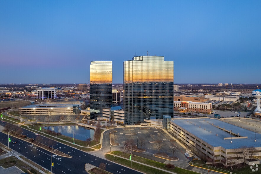 1400 American Ln, Schaumburg, IL for lease - Building Photo - Image 2 of 9