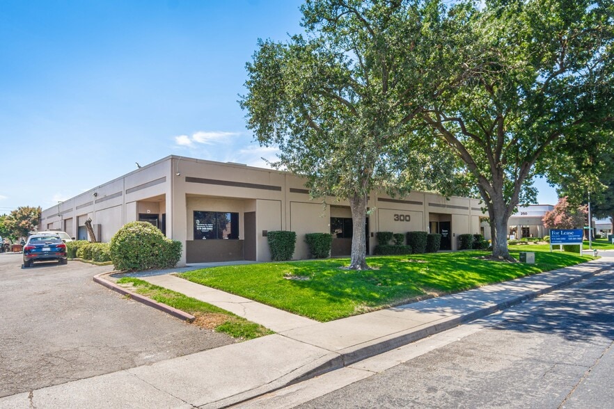 North Point Business Park portfolio of 5 properties for sale on LoopNet.ca - Building Photo - Image 3 of 12