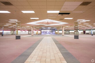 901 N Polk St, DeSoto, TX for lease Interior Photo- Image 2 of 6