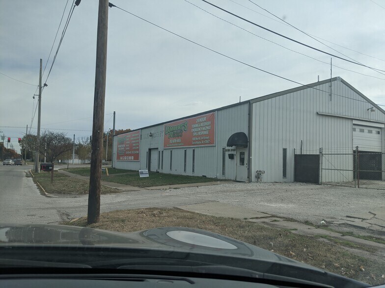 800 N 3rd St, Terre Haute, IN à louer - Photo du bâtiment - Image 1 de 16