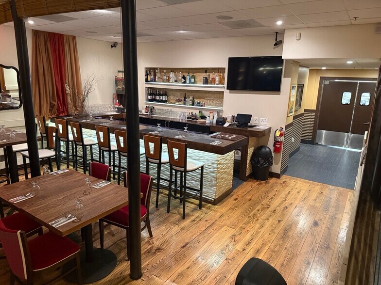 806 Stiles St, Baltimore, MD à louer - Photo du bâtiment - Image 2 de 12