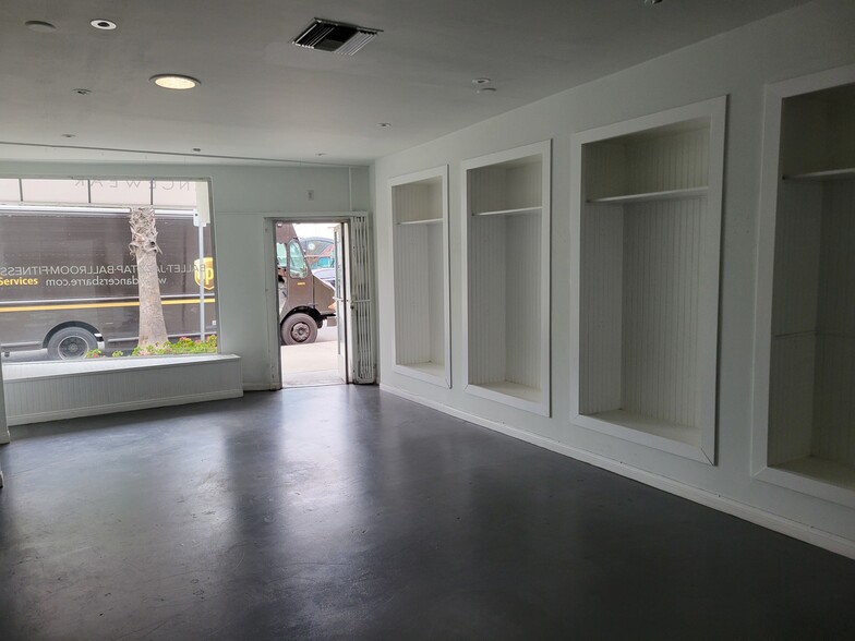 13638 Ventura Blvd, Sherman Oaks, CA for lease - Building Photo - Image 2 of 4