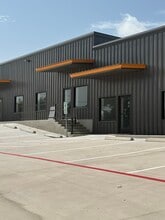 4525 N Stahl Park, San Antonio, TX for lease Building Photo- Image 2 of 3
