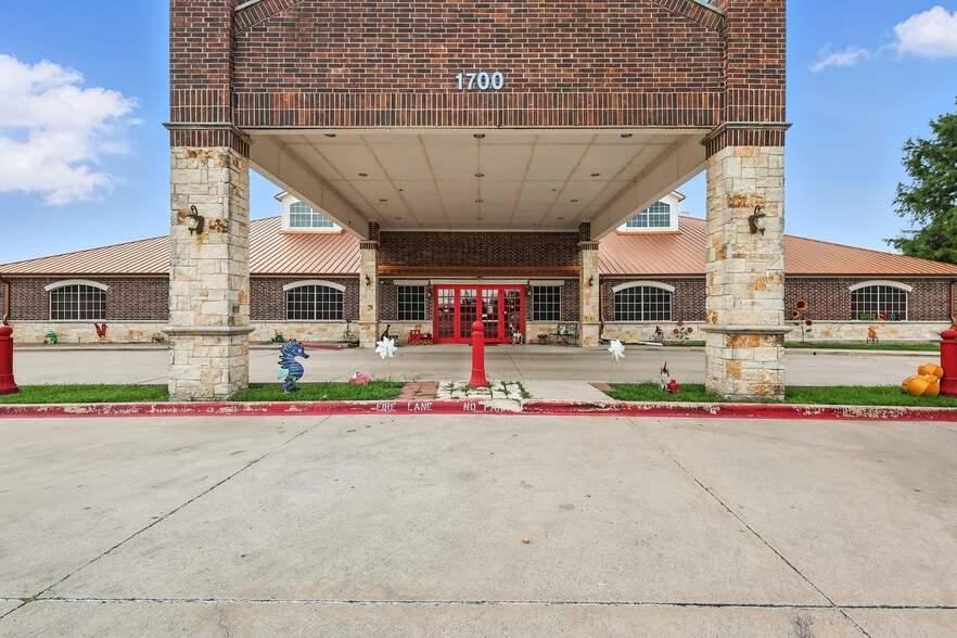 1700 Cedar Run, Ennis, TX for sale - Building Photo - Image 3 of 66