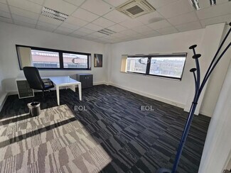 Plus de détails pour Local d'activités à louer