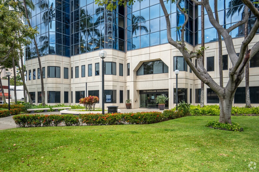 711 Kapiolani Blvd, Honolulu, HI à louer - Photo du bâtiment - Image 2 de 8