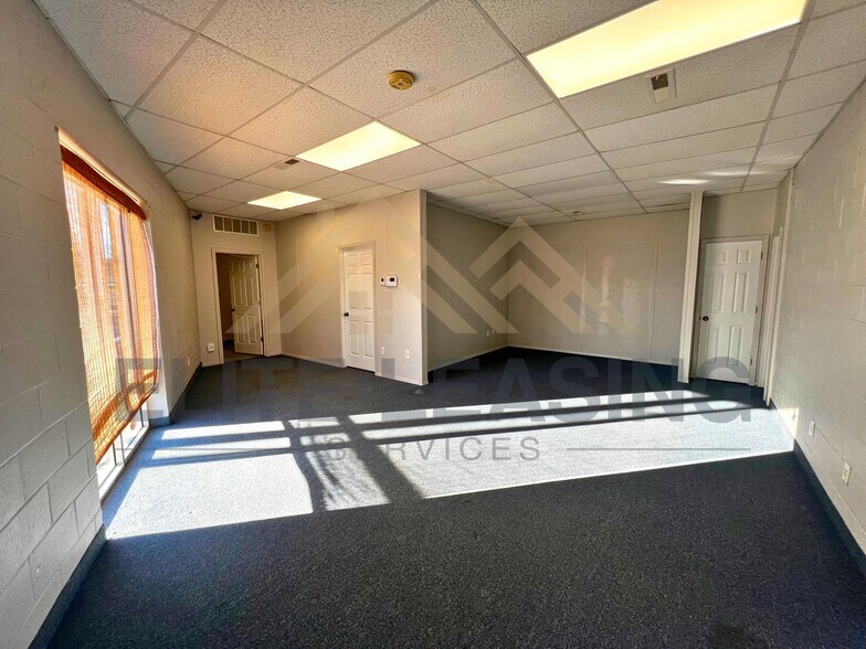 4151-4153 SW Twilight Dr, Topeka, KS à louer - Photo intérieure - Image 3 de 8