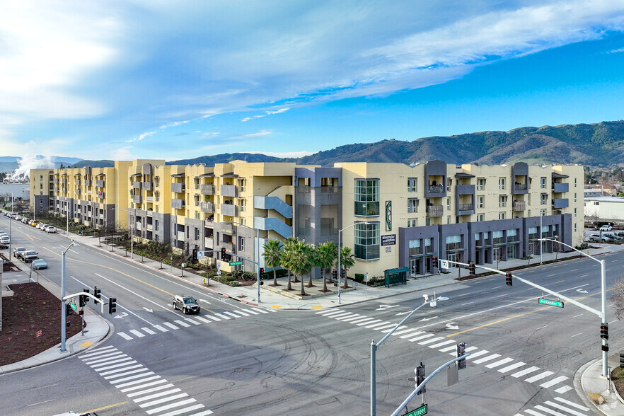 200 E 10th St, Gilroy, CA for lease - Aerial - Image 2 of 16