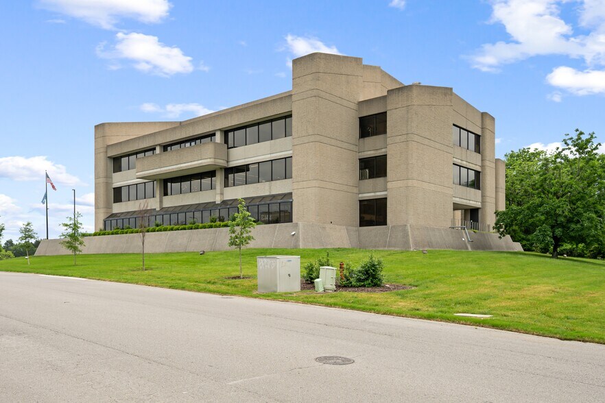 3340 Perimeter Hill Dr, Nashville, TN à louer - Photo du bâtiment - Image 2 de 47