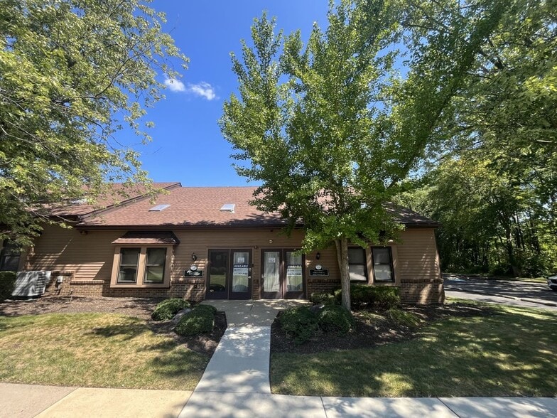 1609 Woodbourne Rd, Levittown, PA for lease - Building Photo - Image 2 of 9