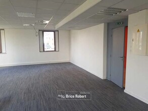 Bureau dans Vénissieux à louer Photo du bâtiment- Image 1 de 5