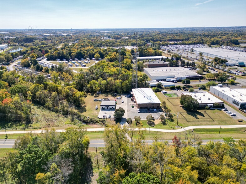 3101 & 3109 Westinghouse Blvd portfolio of 2 properties for sale on LoopNet.ca - Building Photo - Image 2 of 14