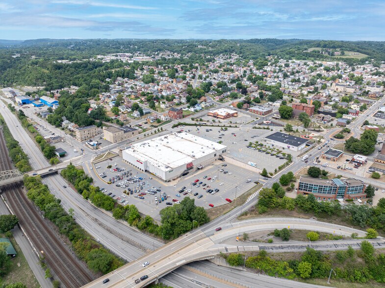 300 Brighton Ave, Rochester, PA à louer - Photo du bâtiment - Image 2 de 2