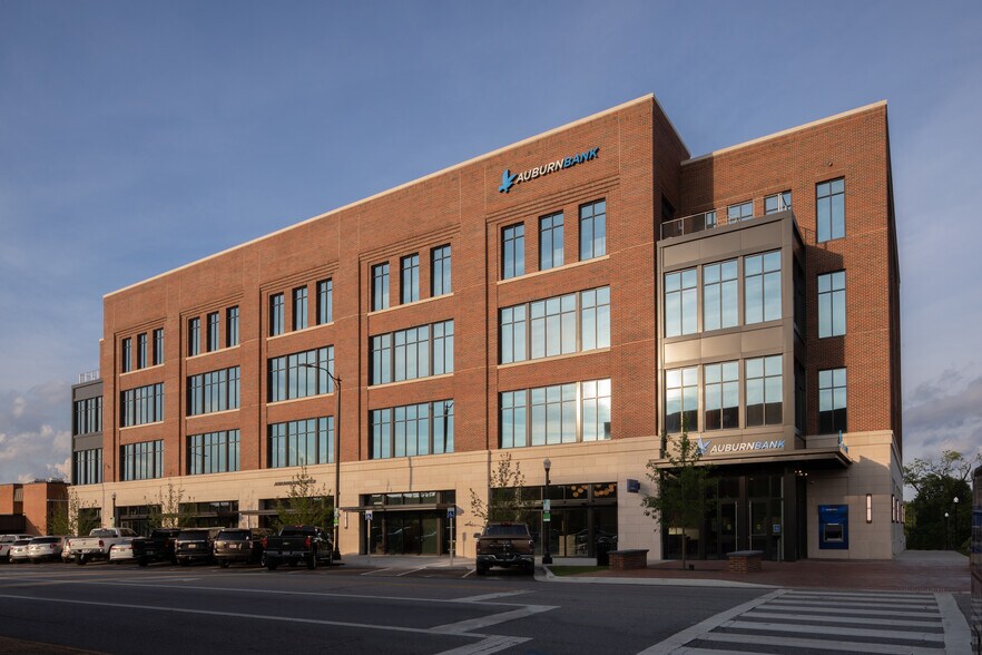Auburnbank Building, Auburn, AL à louer - Photo du bâtiment - Image 2 de 15