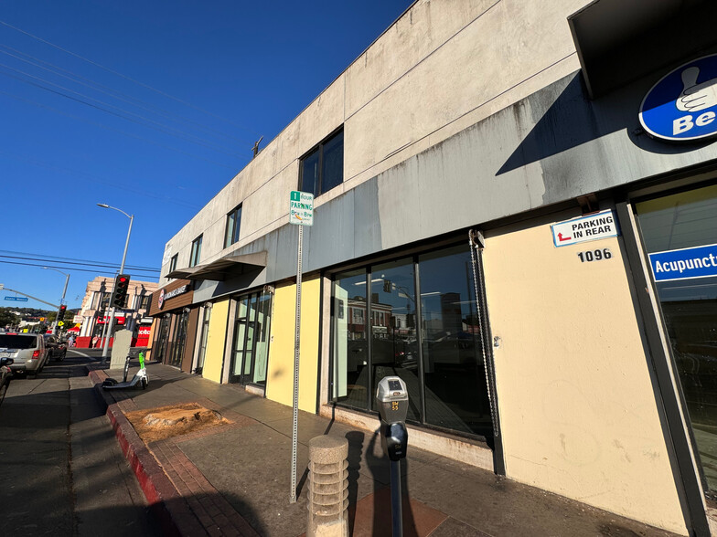 1096 N Western Ave, Los Angeles, CA for lease - Building Photo - Image 2 of 6