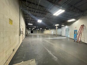 9797-10161 E Admiral Pl, Tulsa, OK à louer Photo du bâtiment- Image 2 de 4