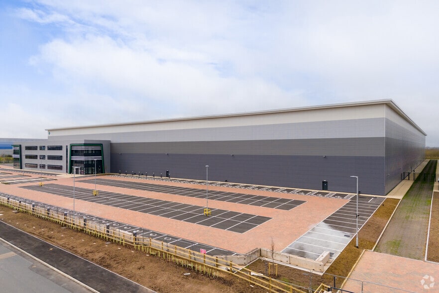 Royal Oak Way N, Daventry for lease - Building Photo - Image 3 of 3