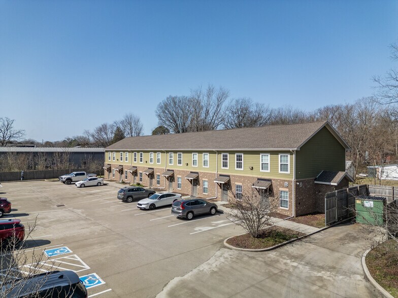 156 Silver St, Tullahoma, TN à vendre - Photo du bâtiment - Image 2 de 27