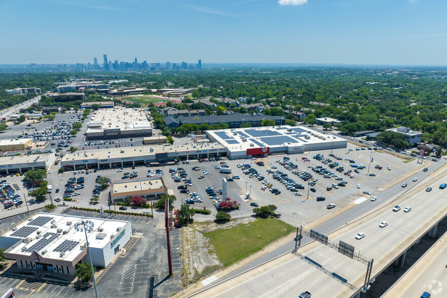 2414 Ben White Blvd W, Austin, TX à louer - Photo du bâtiment - Image 1 de 10