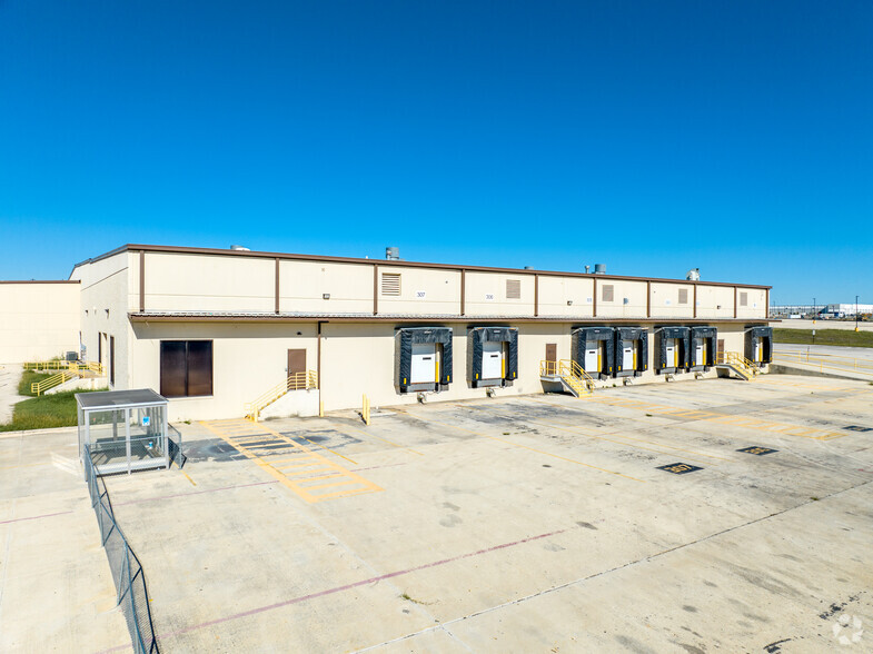 1120 N Foster Rd, San Antonio, TX for sale - Building Photo - Image 1 of 1