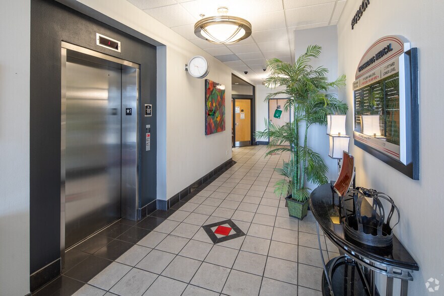 3555 Sunset Office Dr, Sunset Hills, MO à louer - Hall d’entrée - Image 3 de 4