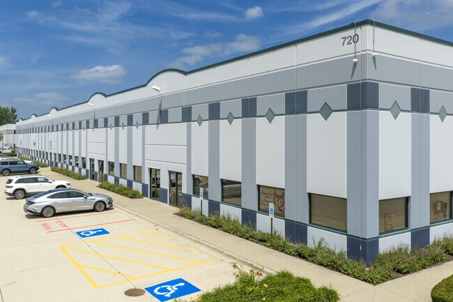 Plus de détails pour 720 N 17th St, St Charles, IL - Local d'activités à louer