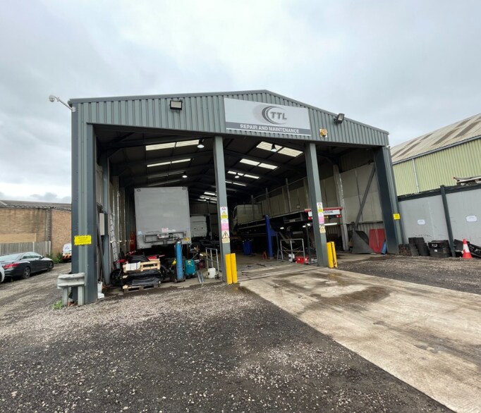 Unit 3, Sandall Lane portefeuille de 2 propriétés à vendre sur LoopNet.ca - Photo du bâtiment - Image 2 de 11