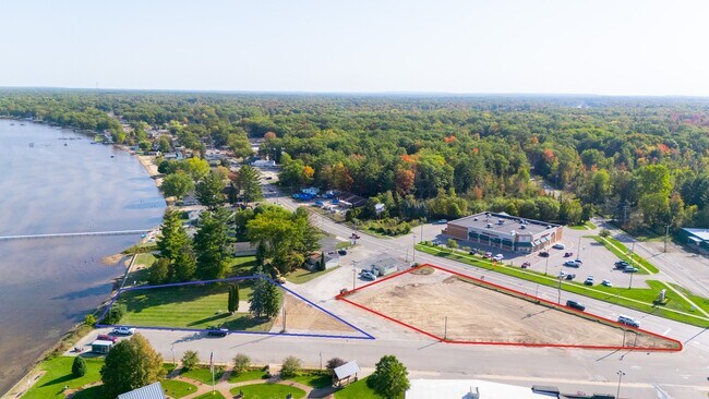 Plus de détails pour 730 W Houghton Lake Dr, Prudenville, MI - Commerce de détail à vendre