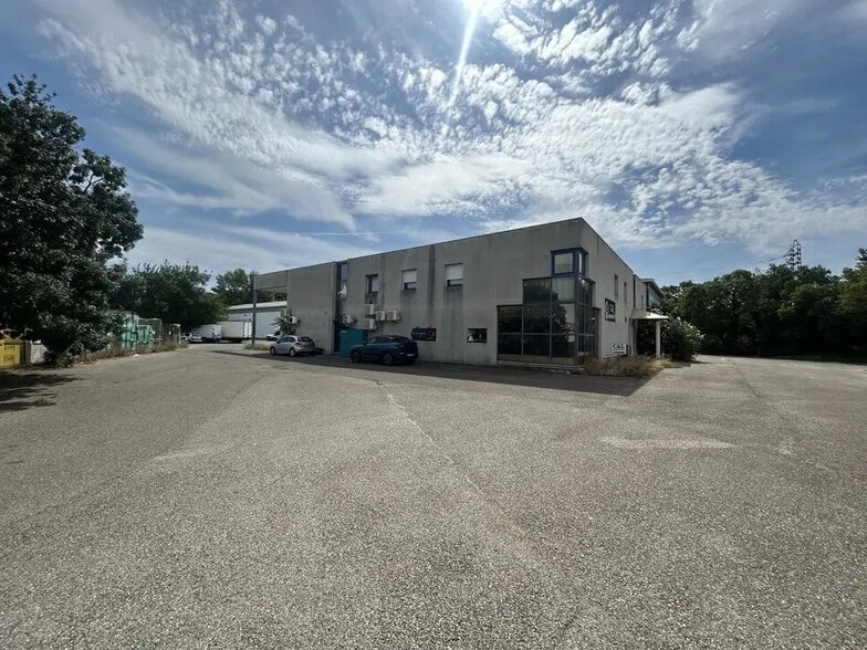 Flex in Avignon for lease - Building Photo - Image 2 of 6