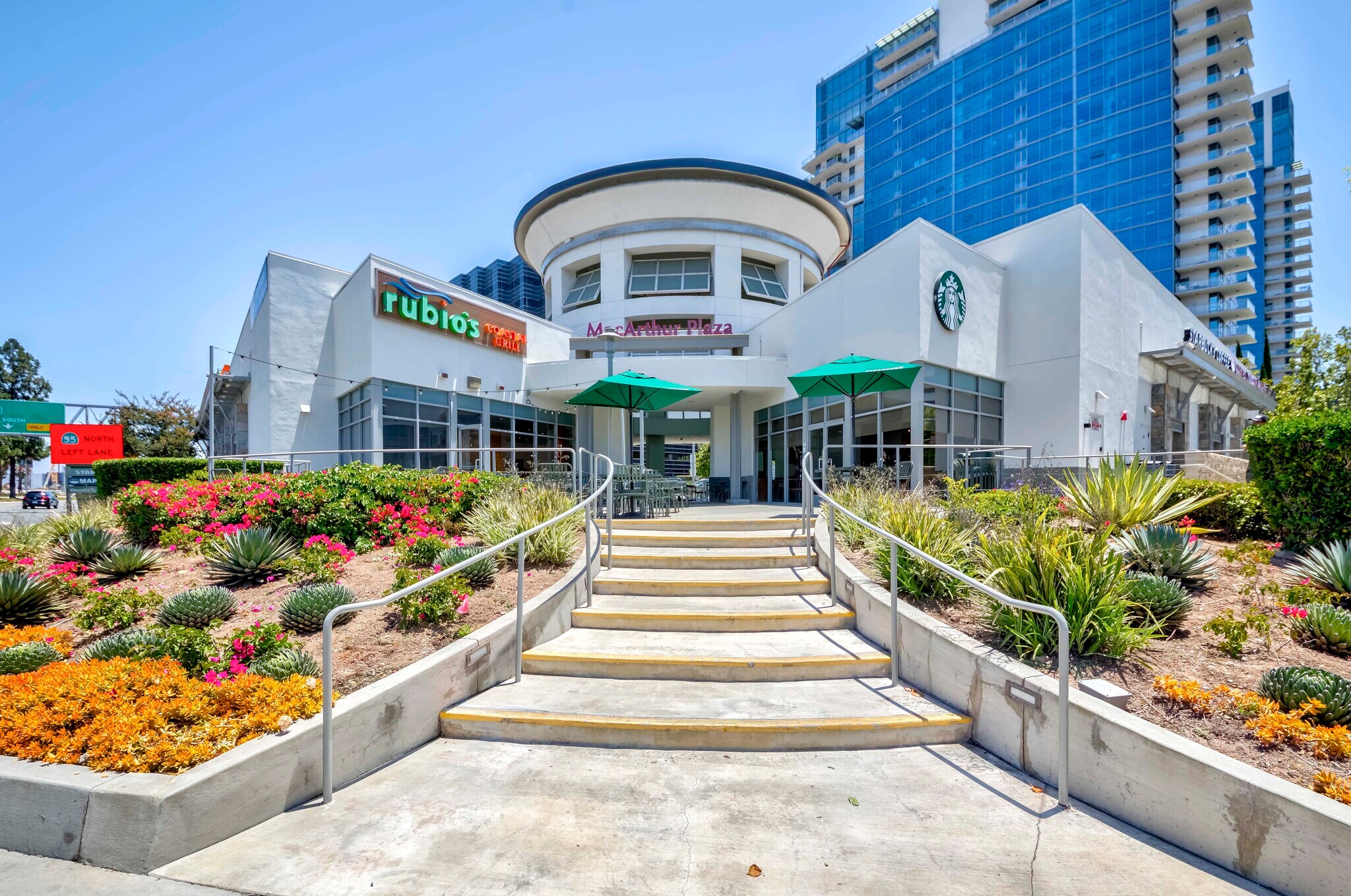 2 Hutton Centre Dr, Santa Ana, CA à vendre Photo du bâtiment- Image 1 de 1