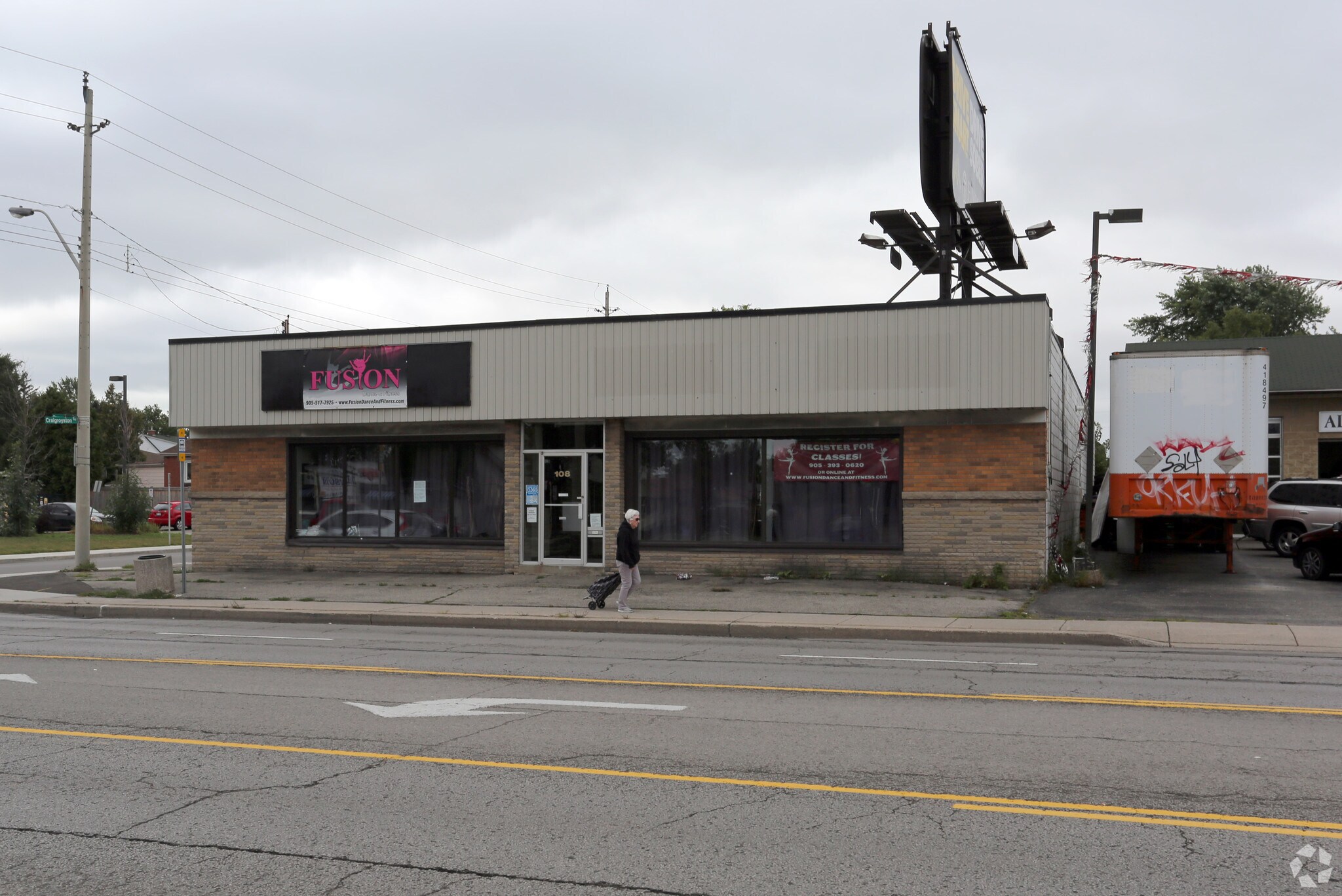108 Queenston Rd, Hamilton, ON à vendre Photo principale- Image 1 de 1